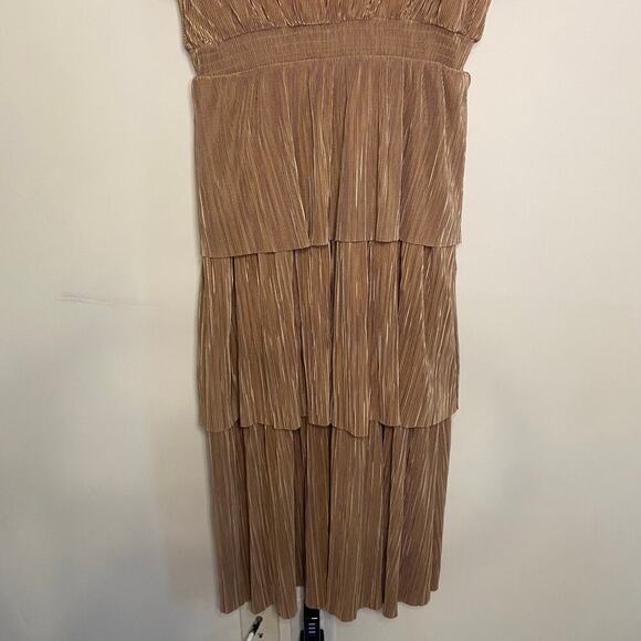 Skies Are Blue Champagne Short Sleeve Tiered Flowy MIDI Dress Size Medium - Picture 11 of 15